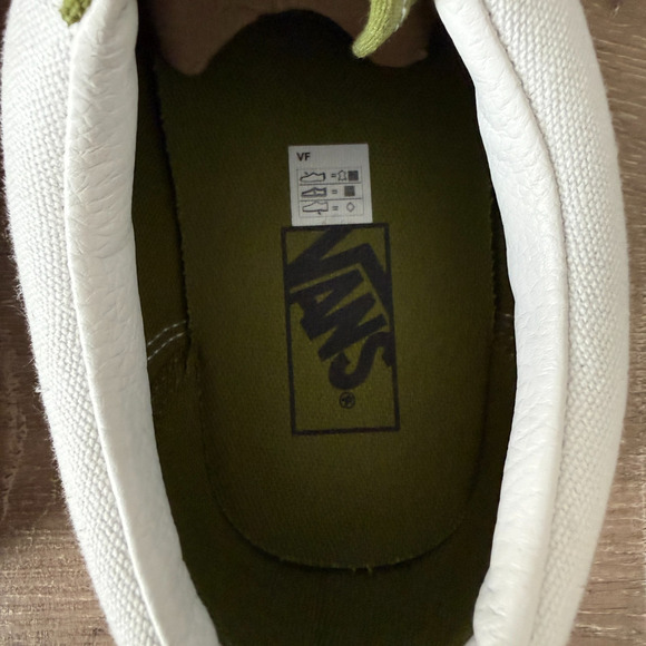 Athletic_Shoes